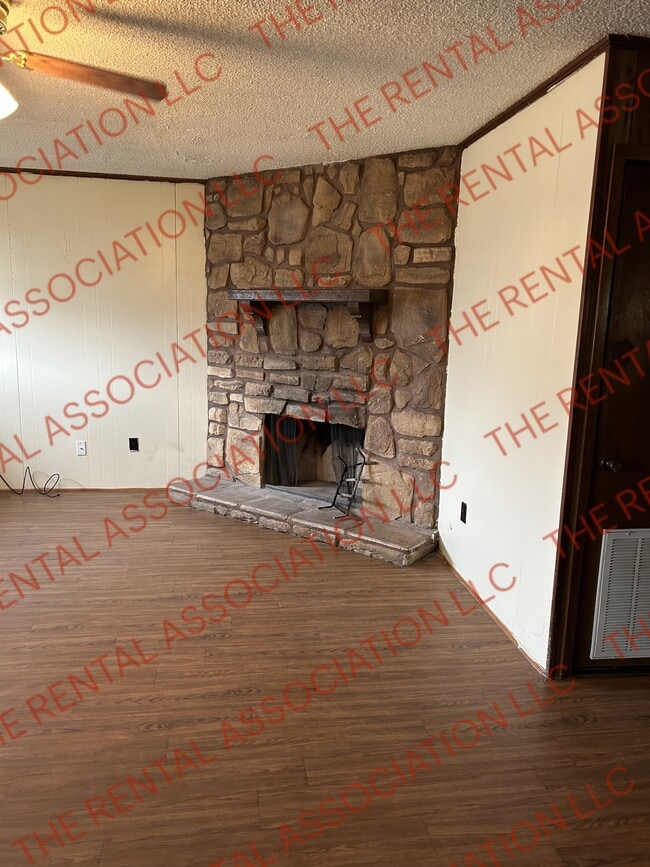 Building Photo - 203 Westridge Dr
