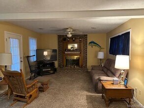 Building Photo - 817 Dumont Dr