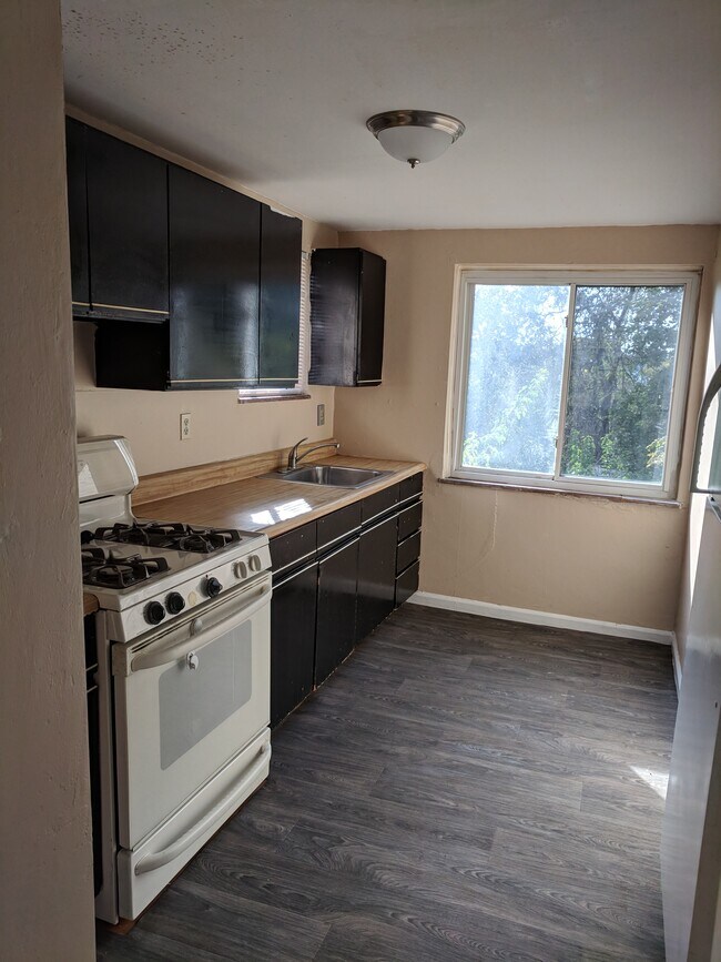 Building Photo - 4343 Coleridge St