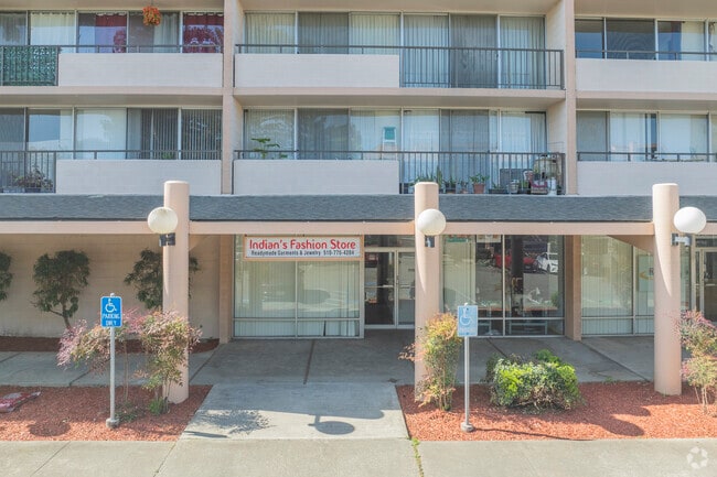 Retail - Parkway Towers