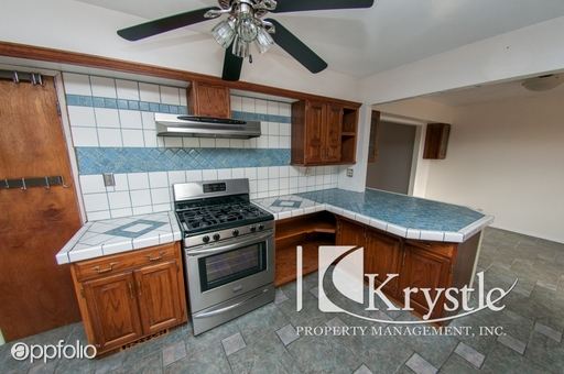 Building Photo - 525 Whitecliff Dr
