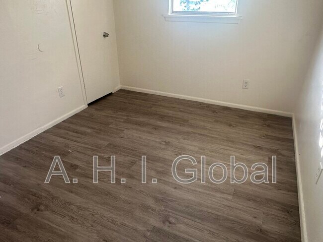 Foto del edificio - 2417 N Wilson St