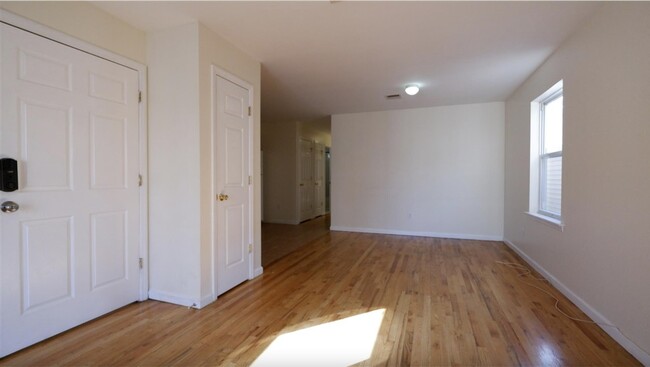 Building Photo - 212 New York Ave