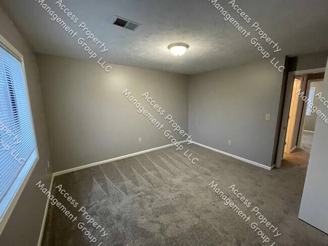 Foto del edificio - 2 Bedroom Townhome Downtown Rockford!