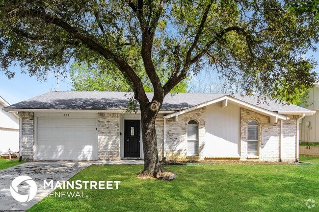 Building Photo - 1237 Hillwood Dr