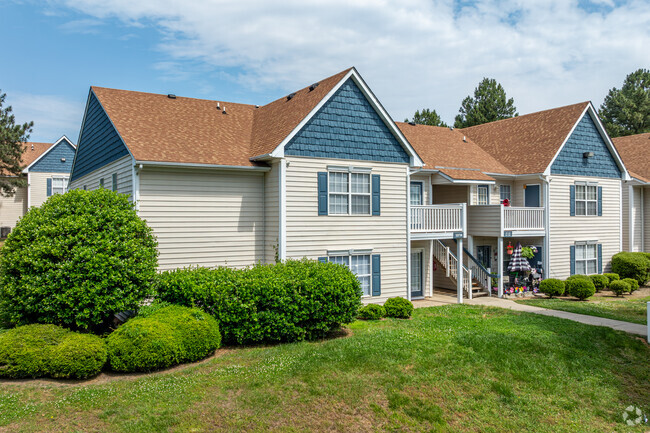 Building Photo - The Pines at Carolina Place