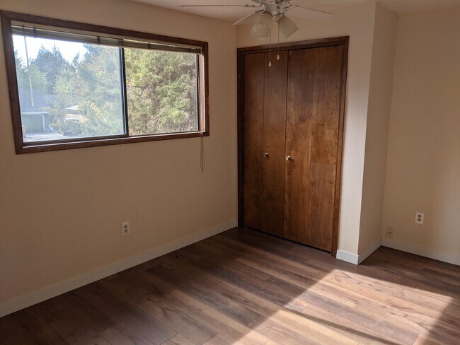 Building Photo - 3024 NE Waller Dr