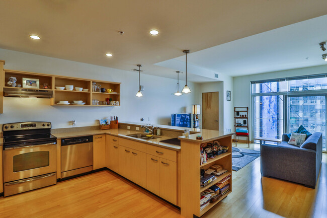 Foto del edificio - 309 W Washington Ave