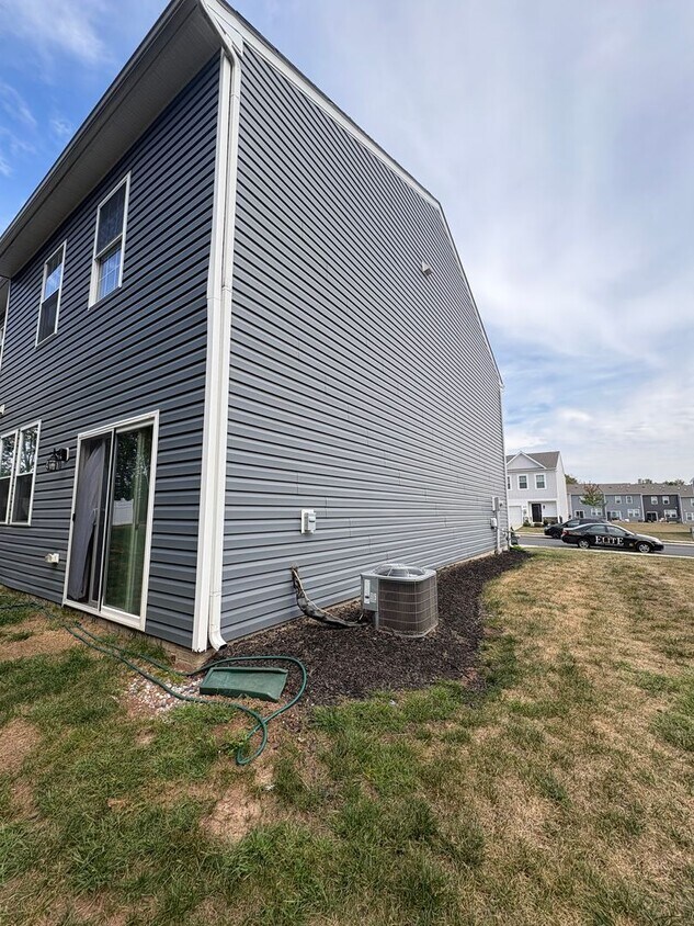 Foto del edificio - 3 Bedroom 2.5 Bath Townhouse Locust Run No...