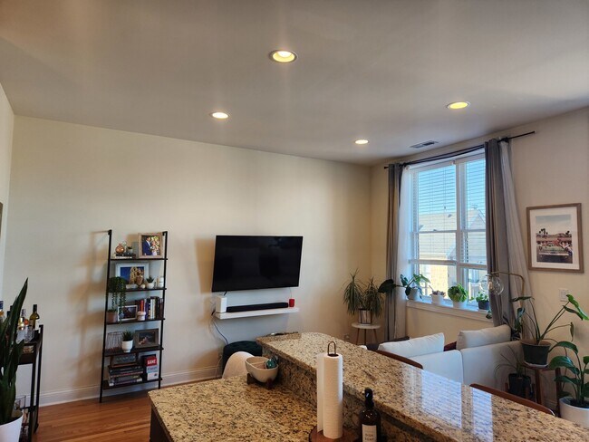 Foto del edificio - 918 W Belmont Ave