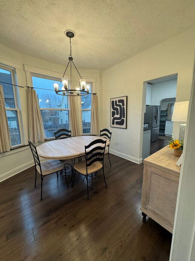 Foto del edificio - Hanscom Charmer