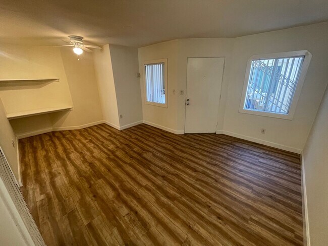 Foto del edificio - **MOVE IN SPECIAL $500 OFF 1st month** Cha...