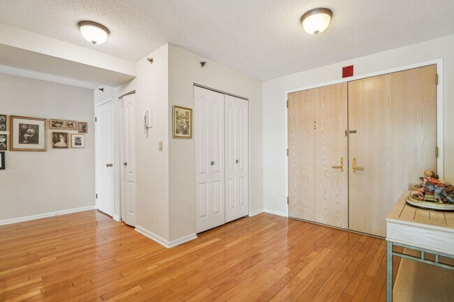 Building Photo - 10 Smith Manor Blvd