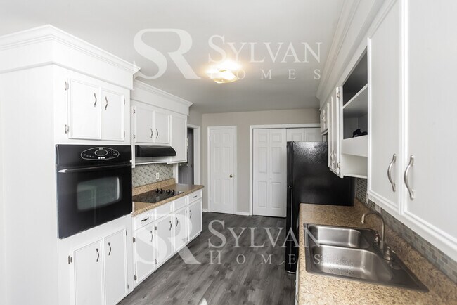 Building Photo - Gorgeous 4BR 3BA Home