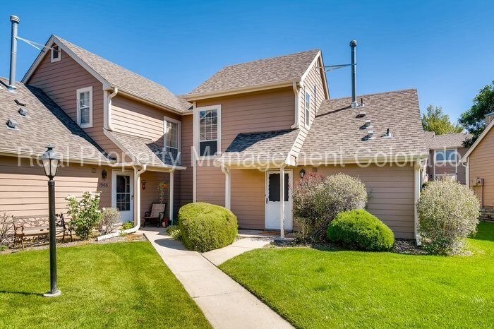 Primary Photo - Lovely Townhome in Cobblestone Crossing