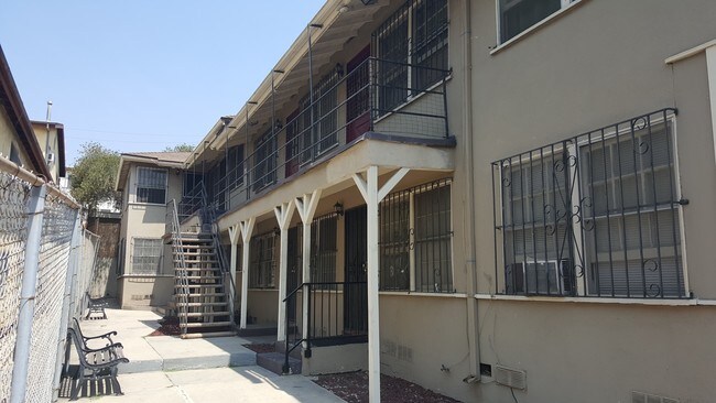 8 Units - 125 S Union Pl