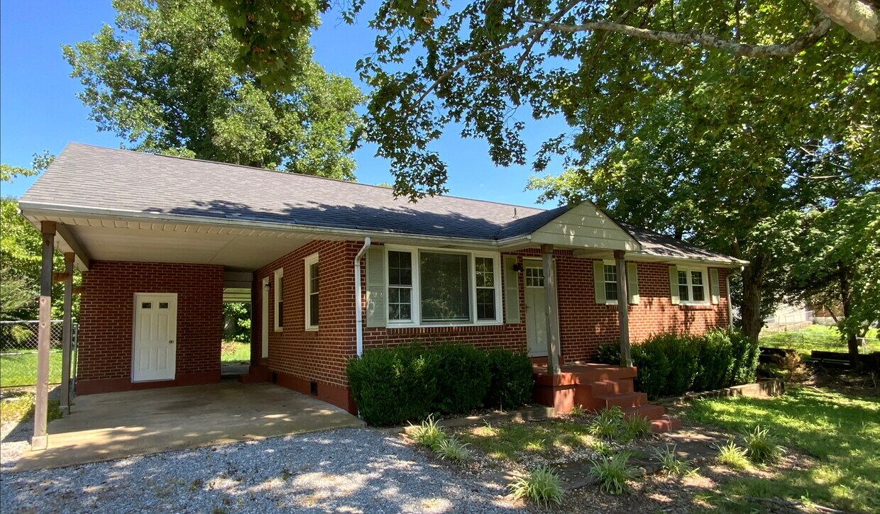 Photo - 962 Draughon Dr (Greenbrier, TN)