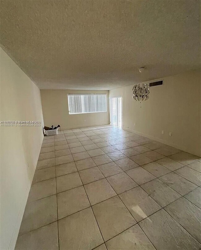 Foto del edificio - 460 W Park Dr