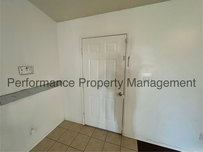Building Photo - Stunning 5 Bed/2 Bath S Bakersfield Home w...