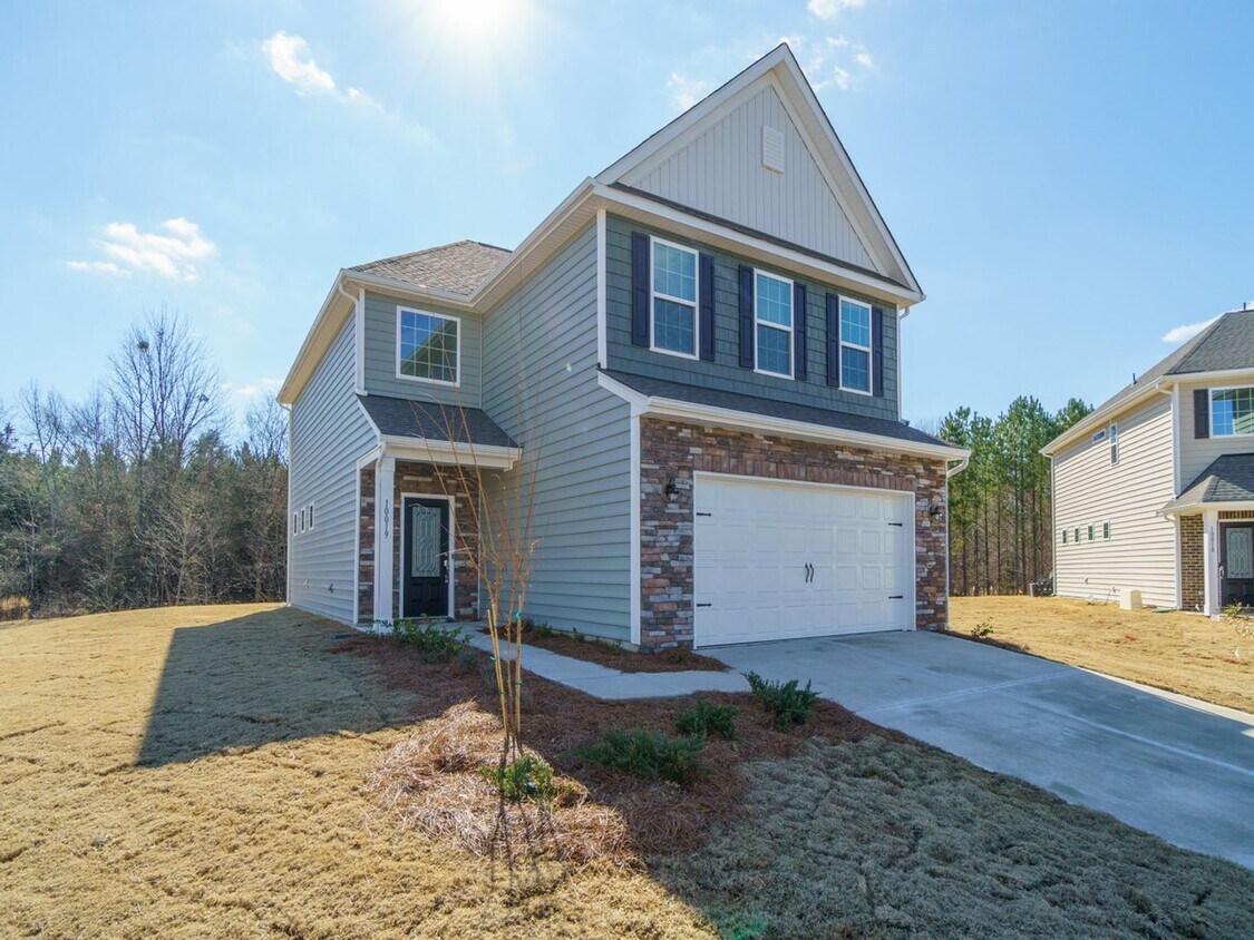 Foto principal - 1 Year Old New Home With 3 Bedroom 2.5 bat...