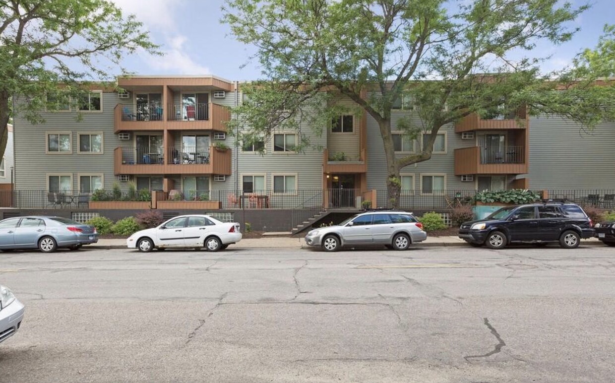 Primary Photo - 3540 Hennepin Ave
