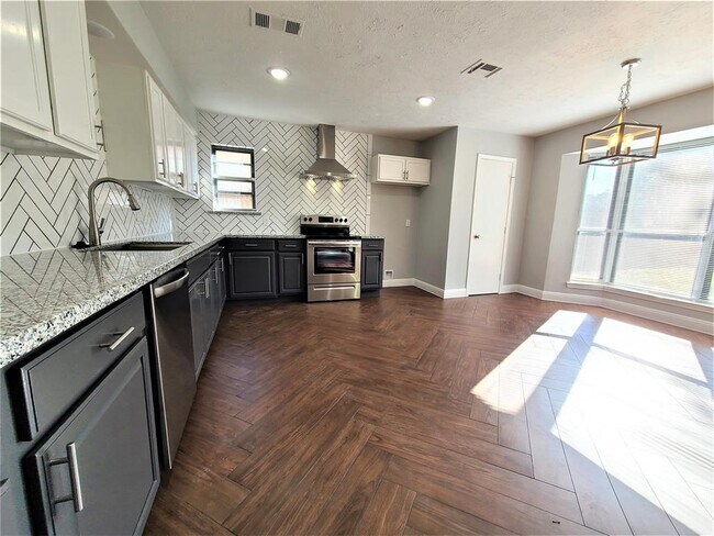 Foto del edificio - 15642 Boulder Oaks Dr