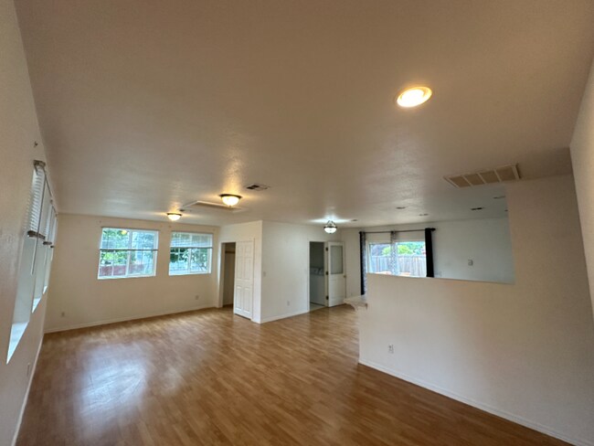 Building Photo - 602 Alexander Ave