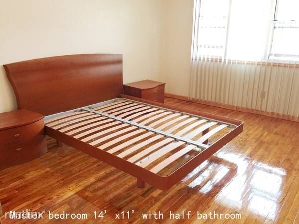 Foto del edificio - 11865 Metropolitan Ave