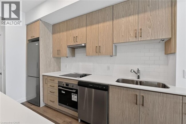 Building Photo - 461 Green Rd