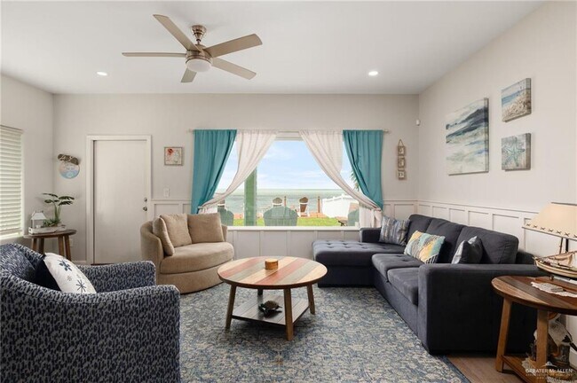Foto del edificio - 48520-49402 E Ocean Blvd