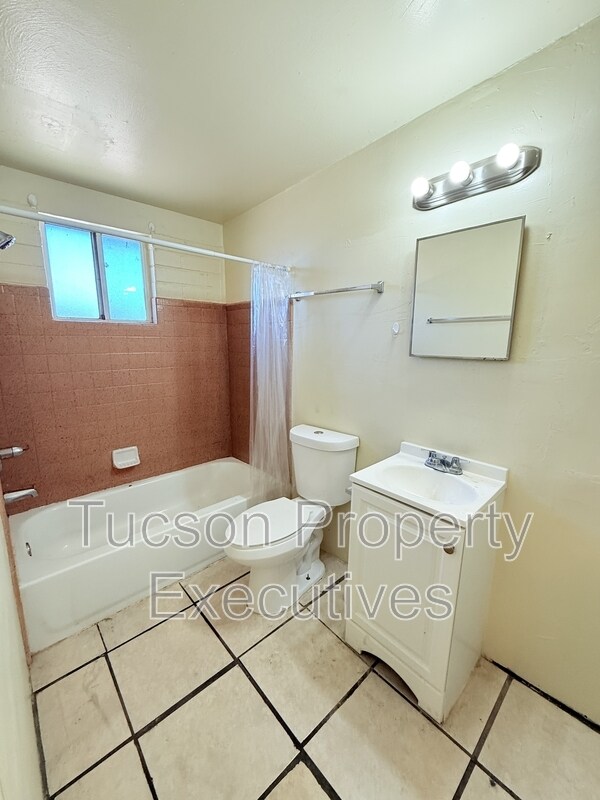 Foto del edificio - 240 W Sahuaro St