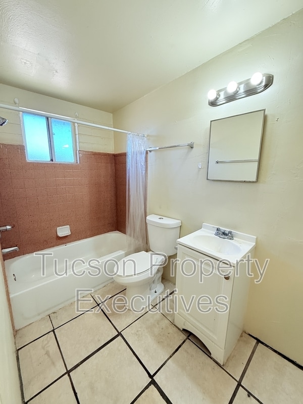 Building Photo - 240 W Sahuaro St