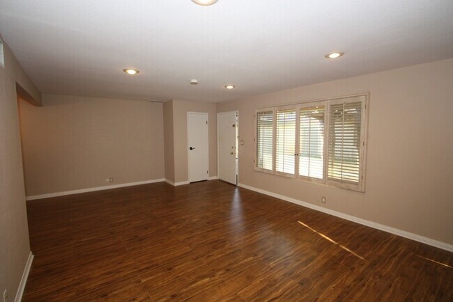 Building Photo - 17838 Linda Dr
