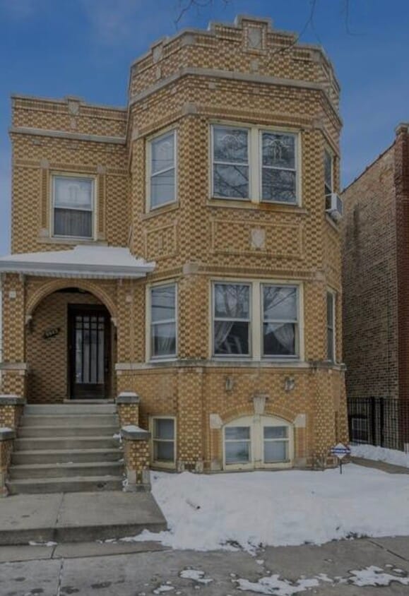 Primary Photo - 5943 N Maplewood Ave