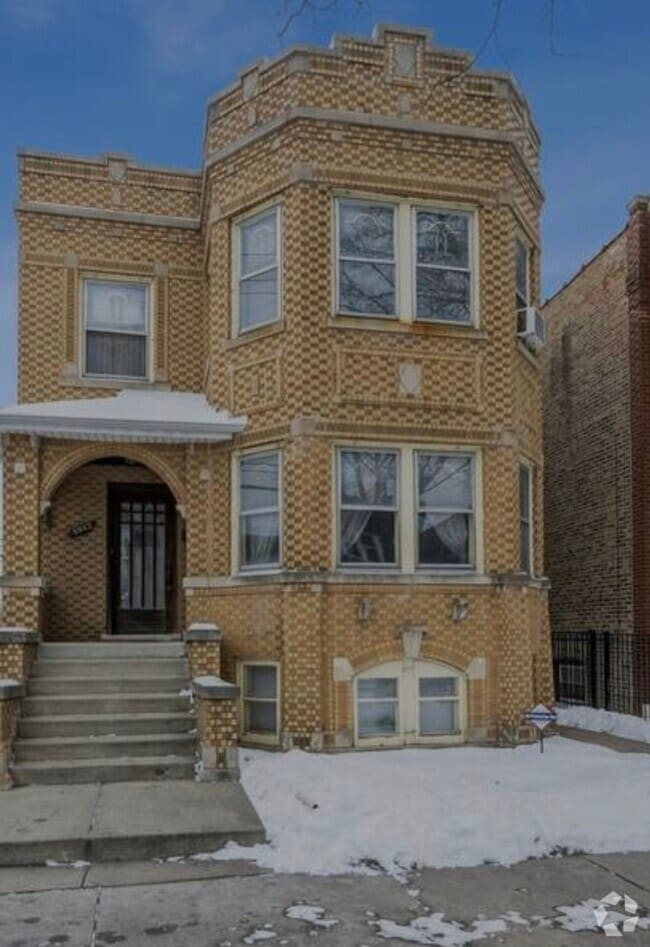 Building Photo - 5943 N Maplewood Ave