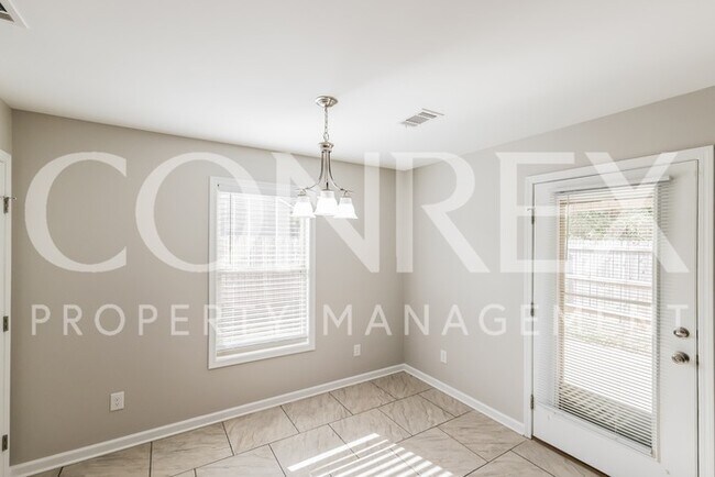 Foto del edificio - 3 Bedroom 2 Bathroom! Available Now!