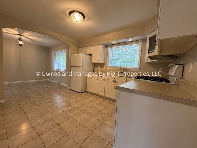 Building Photo - Cute Single Family in Established Claymont...