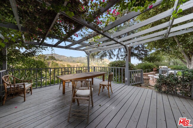 Foto del edificio - 2280 Mountain Oak Dr