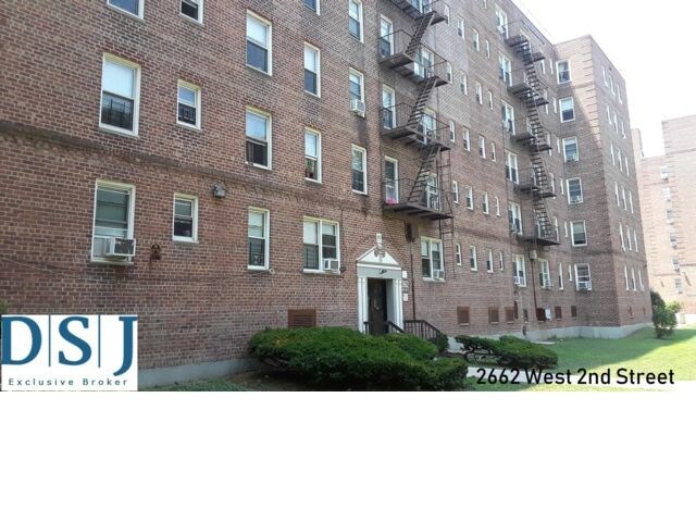 Foto principal - 2662 W 2nd St