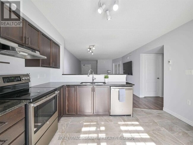 Building Photo - 1450 Main St E