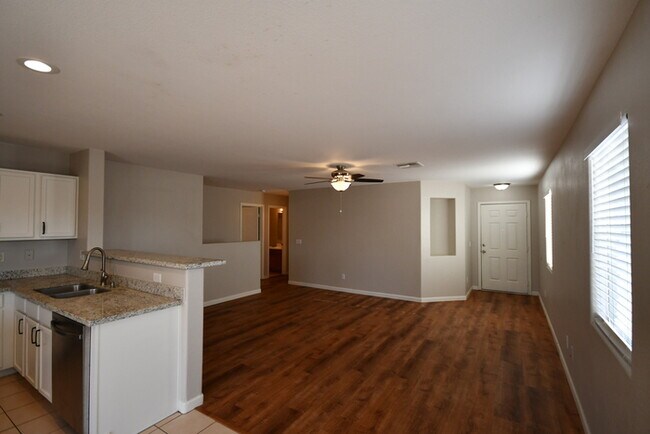 Foto del edificio - 3 Bed 2 Bath Single Level Home in Johnson Ranch! $1800 per month Plus fees