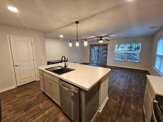 Foto del edificio - 4599 Palm View Cir