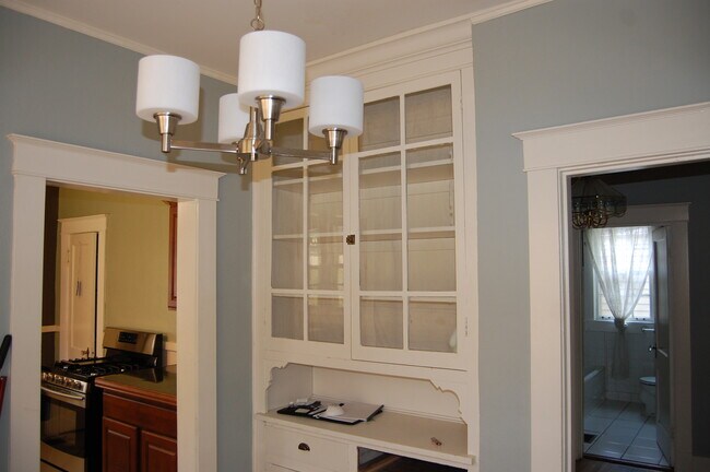 Building Photo - 696 Dickinson St