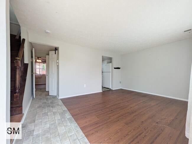 Foto del edificio - 14505 Farmcrest Pl