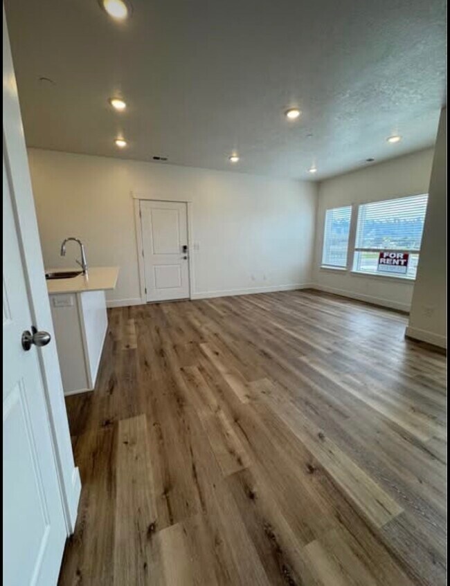 Building Photo - 3105 S 225 W