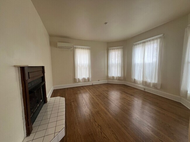 Foto del edificio - 3 bed and 2 bath house in downtown Johnson...