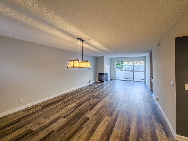 Building Photo - Stylish Condo in the Heart of Downtown Pasadena [OPEN HOUSE FEB 21 - 11:30AM to 1:00PM]