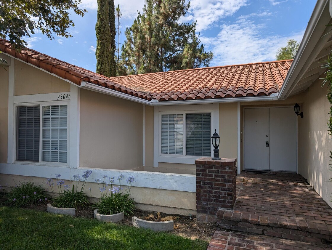 22361 Los Tigres Dr, Santa Clarita, CA 91350🏸 Entre no jogo com a CSA