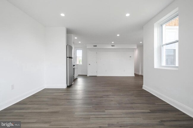 Building Photo - 274 N 58th St