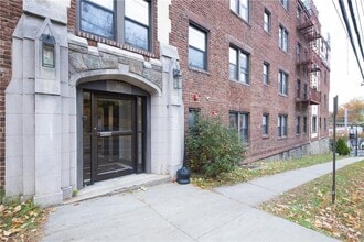 Building Photo - 381 Broadway